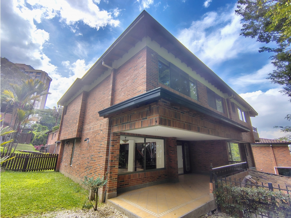ESPECTACULAR CASA EN VENTA EL POBLADO