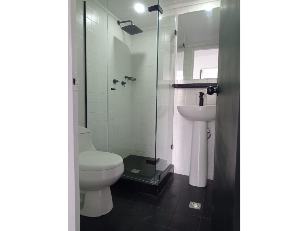VENTA DE EXCLUSIVO APARTAMENTO EN AGUACATALA - POBLADO (VR ) — foto 6
