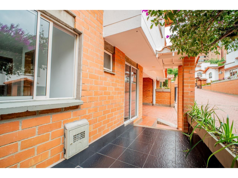 VENTA DE AMPLIA CASA DE 5 ALCOBAS SECTOR EL POBLADO — foto 4