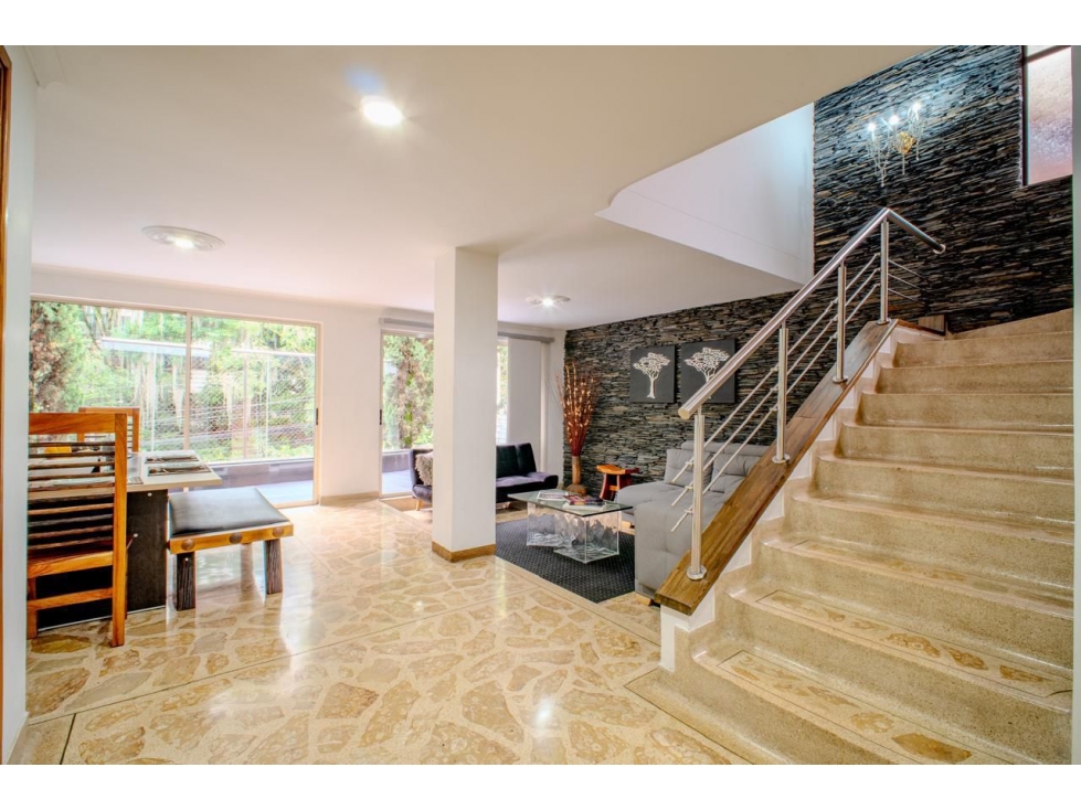 VENTA DE AMPLIA CASA DE 5 ALCOBAS SECTOR EL POBLADO — foto 5