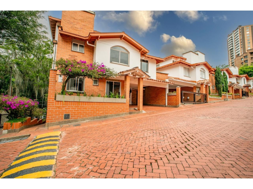 VENTA DE AMPLIA CASA DE 5 ALCOBAS SECTOR EL POBLADO — foto 3