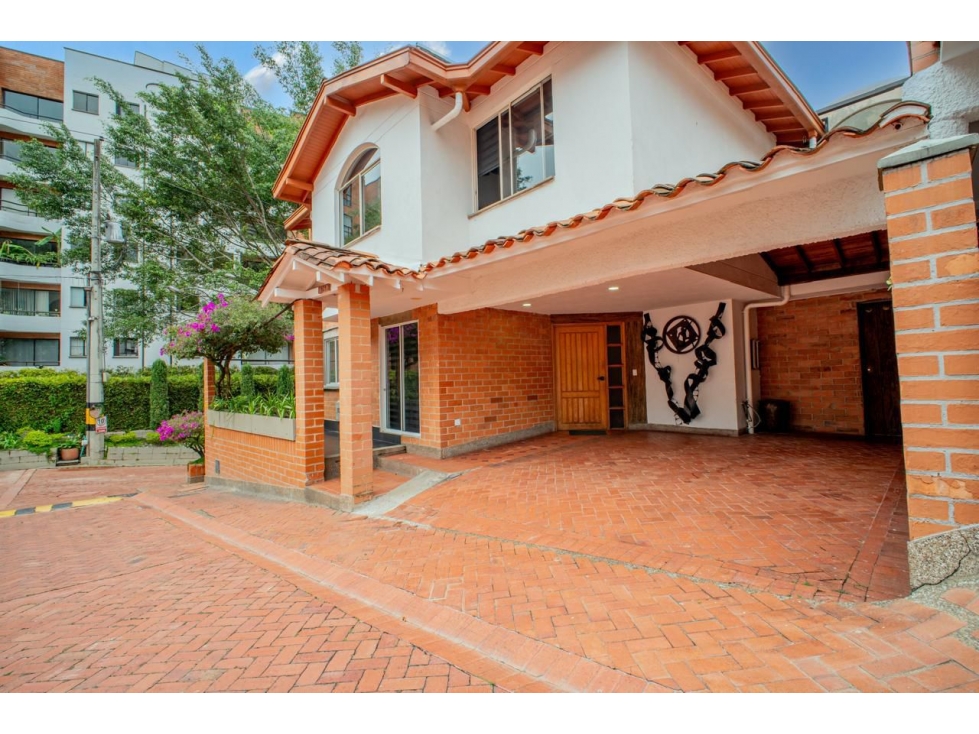 VENTA DE AMPLIA CASA DE 5 ALCOBAS SECTOR EL POBLADO
