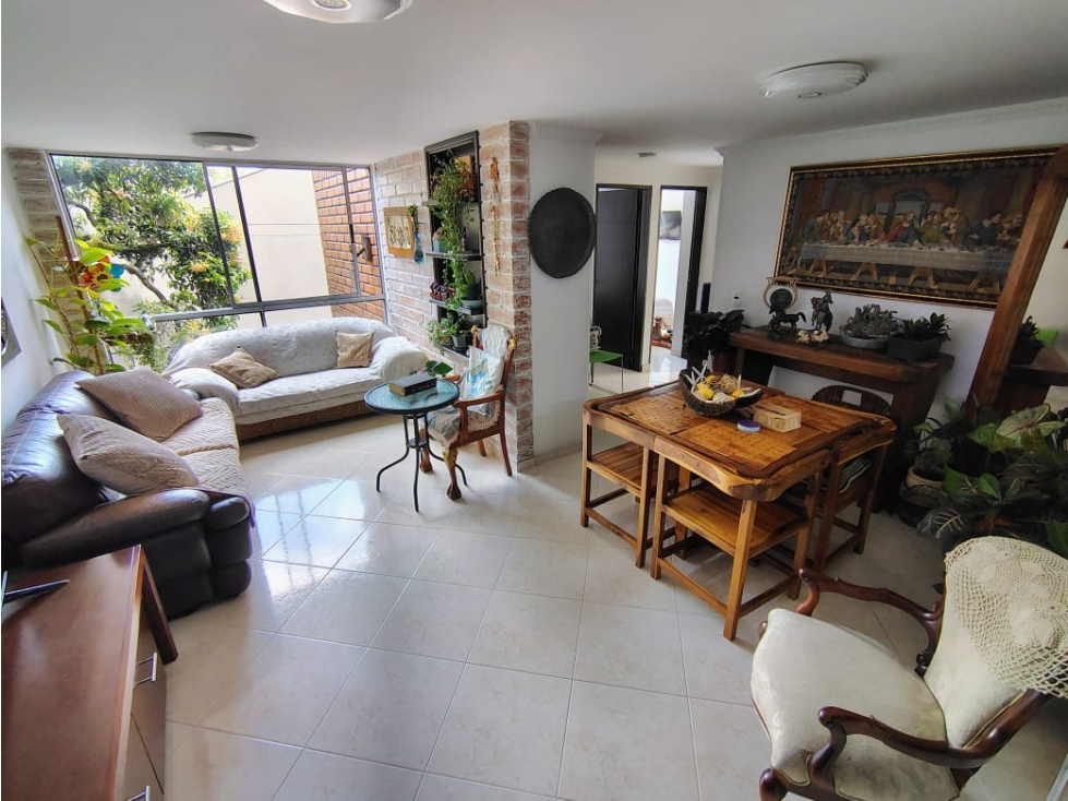 ACOGEDOR APARTAMENTO EN ENVIGADO CON UBICACIÓN EXTRAORDINARIA