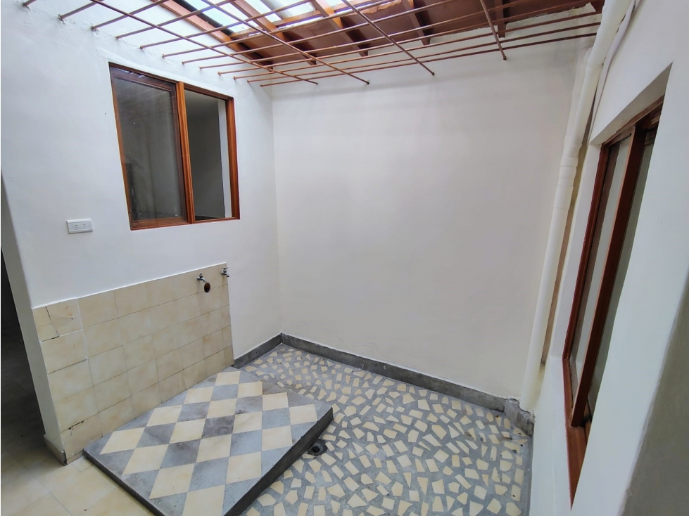 SE VENDE CASA EN ALFONSO LÓPEZ CON POTENCIAL ENORME PARA INVERSIÓN — foto 6