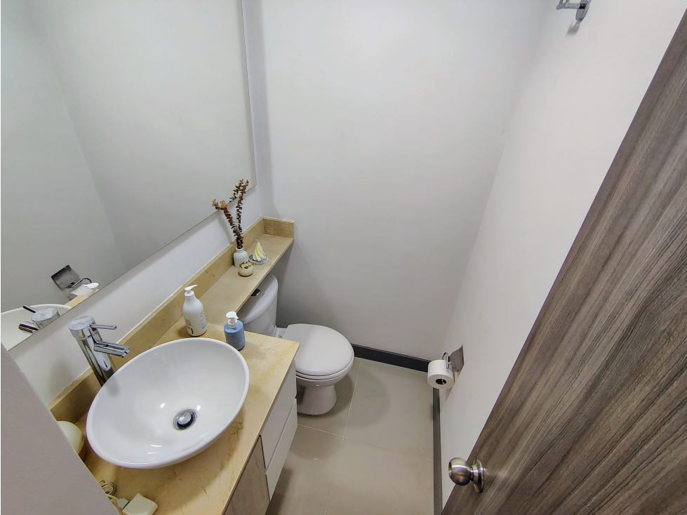 VENTA DE APARTAMENTO ILUMINADO EN ENVIGADO CON VISTA PANORÁMICA — foto 6