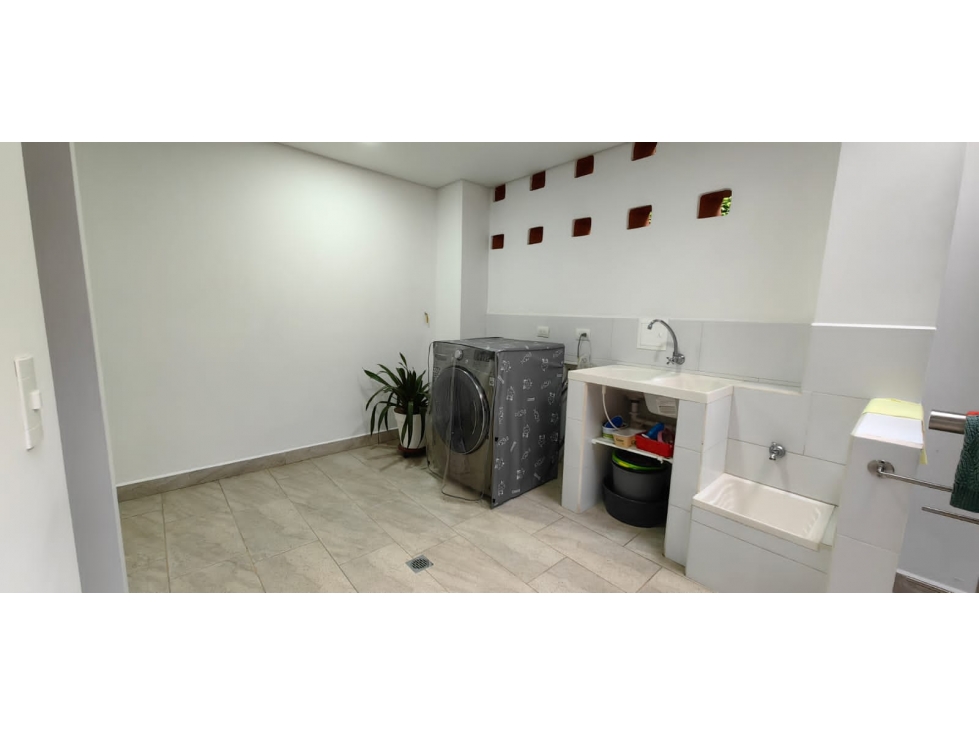 [JN] VENDO CASA CON DISEÑO EXCLUISVO EN UNIDAD PRIVADA EN SABANETA — foto 3