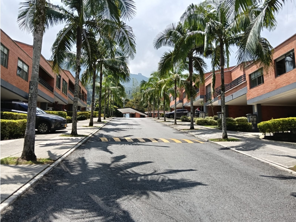 Exclusiva casa en unidad cerrada Loma del Esmeraldal Envigado — foto 4