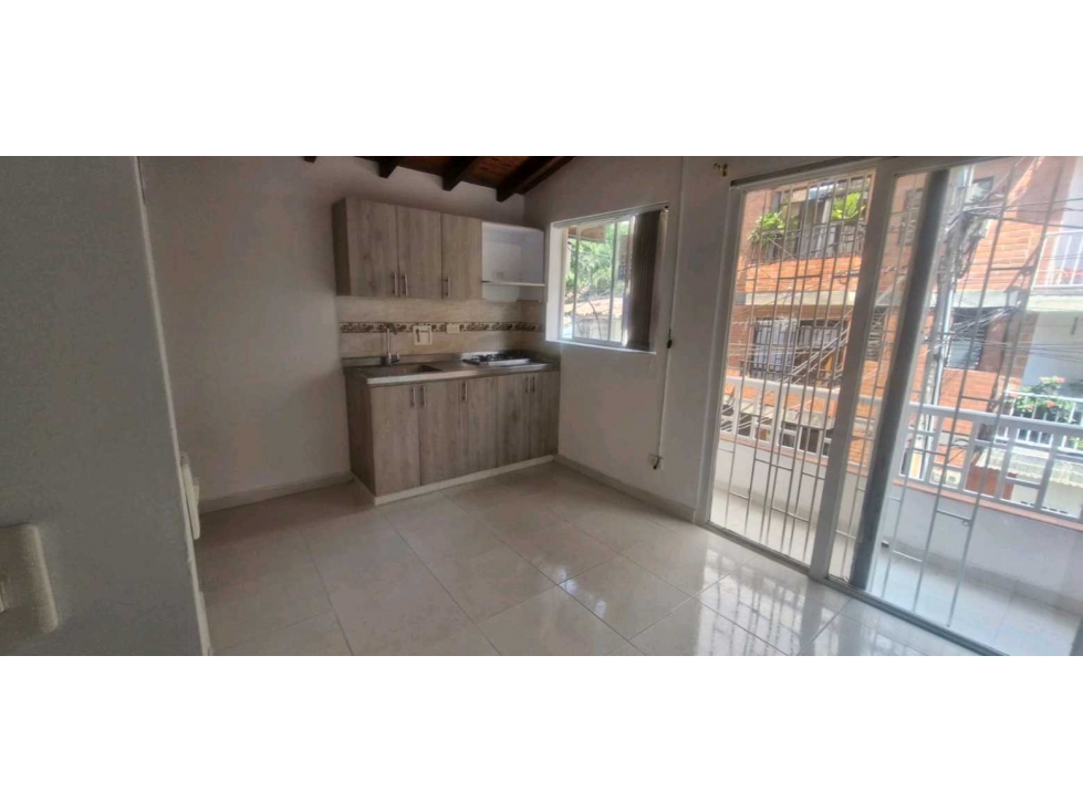 [UW] Vendo Casa Envigado sector Las Flore, con aire DOBLE FRENTE — foto 5