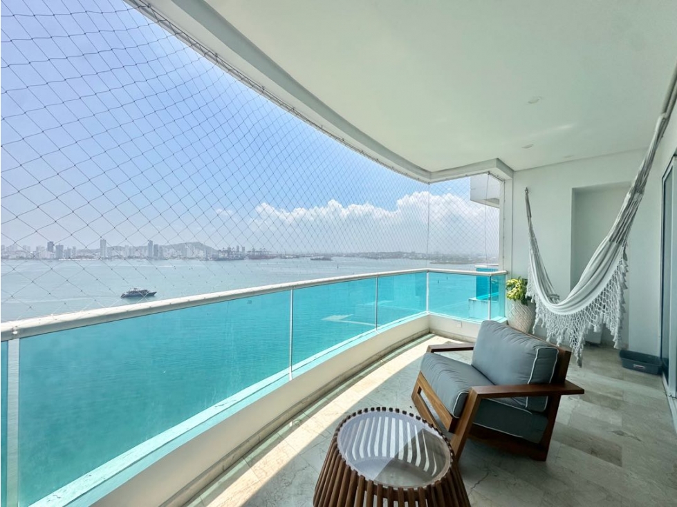 Apartamento en venta de 3 habitaciones frente a la bahía