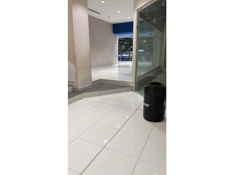 Alquiler de Local Comercial en Megamall, Panamá Este — foto 2