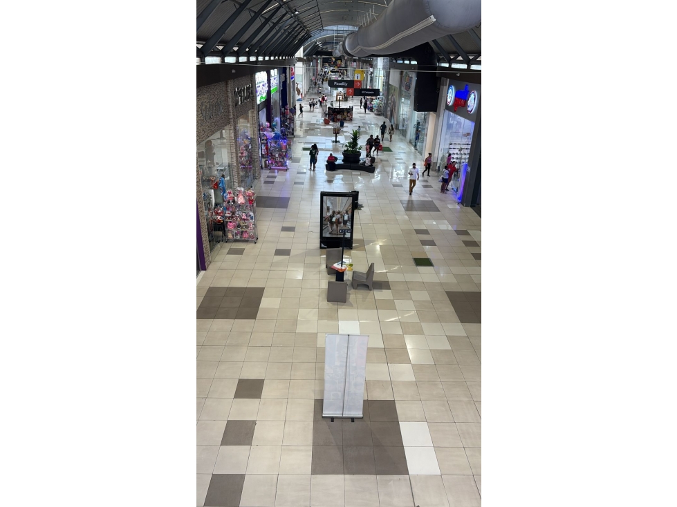 Alquiler de Local Comercial en Megamall, Panamá Este — foto 2
