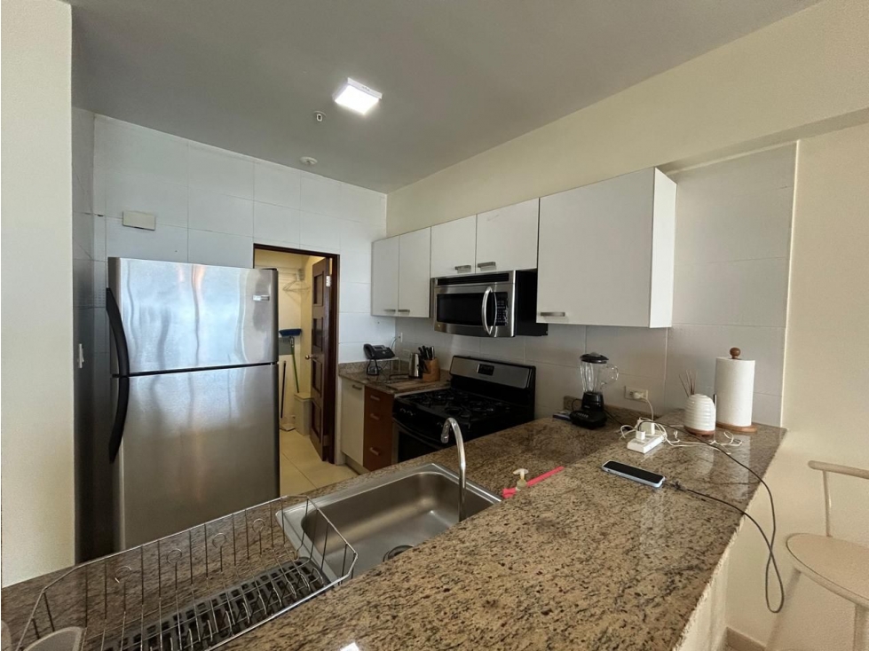SE ALQUILA APARTAMENTO AMOBLADO CON VISTA AL MAR — foto 2