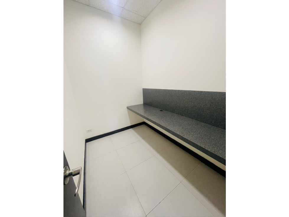 ALQUILER DE LOCAL PARA CLINICA DENTAL — foto 4