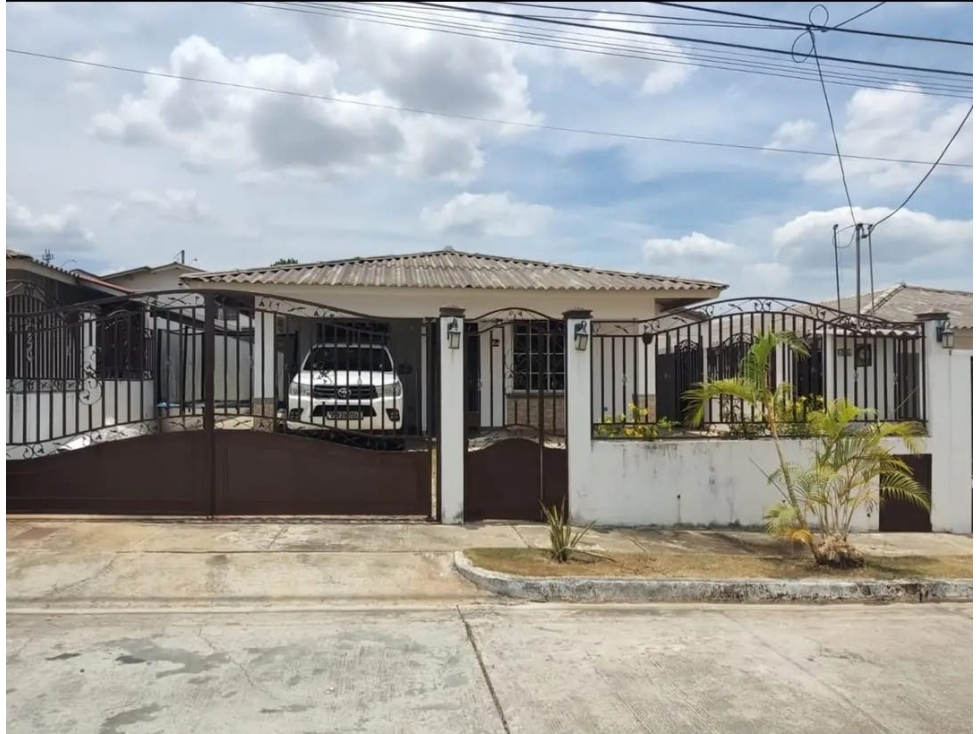 VENDO CASA EN PARQUES DE OVIEDO, HATO MONTAÑA