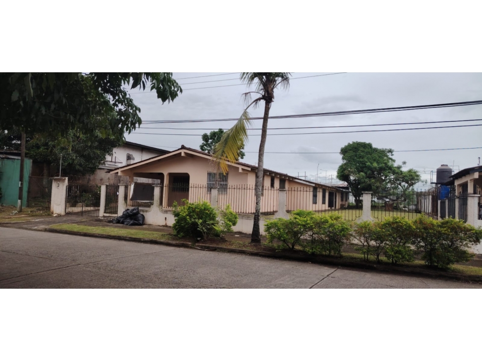 SE VENDE CASA EN ALTOS DE VACAMONTE