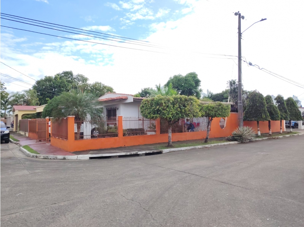 VENDO CASA EN CHANIS , ALTOS DEL ROMERAL - 2