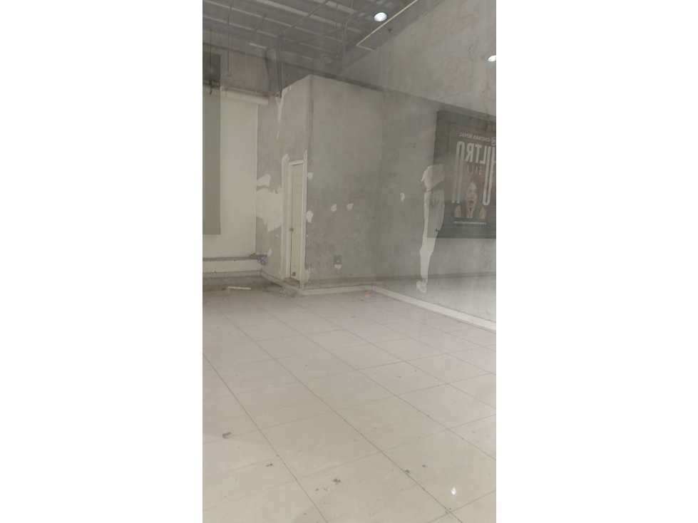 Alquiler de Local Comercial en Megamall, Panamá Este — foto 3