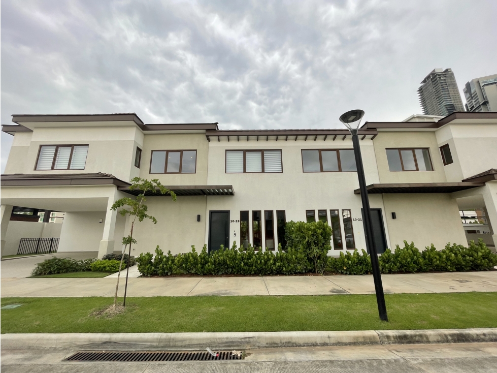Venta de casa en Santa Maria de lujo 318mts2 - 3