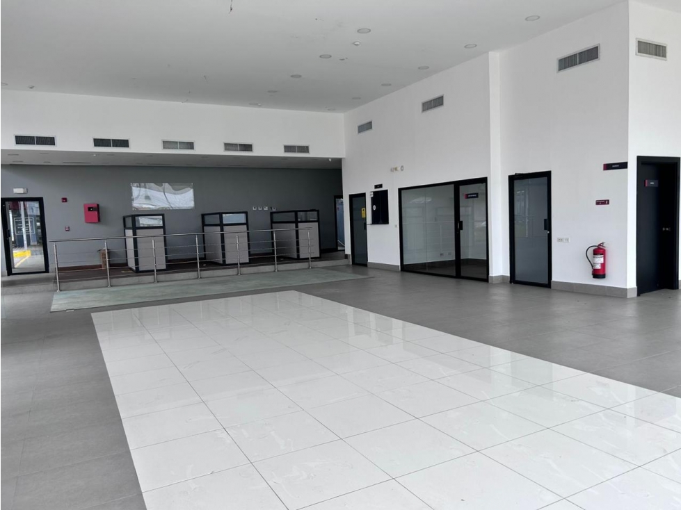 ALQUILO LOCAL COMERCIAL EN COLON - 2