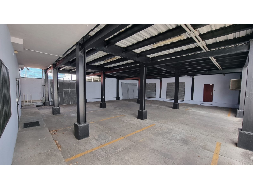 se vende o se alquila Edificio en costa del este - 2