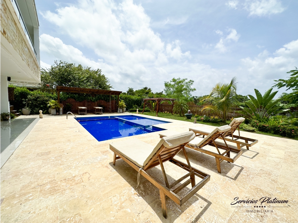 Amplia y comoda casa en venta en condominio de playa en la zona norte