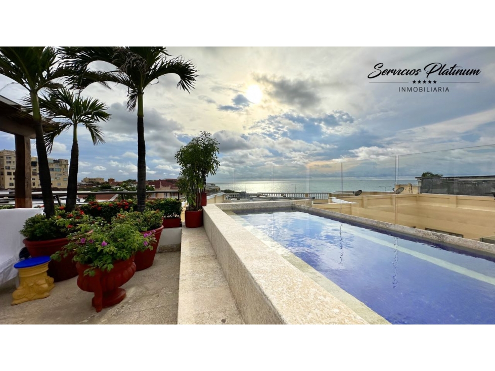 Apartamento en venta en el centro histórico con piscina privada.