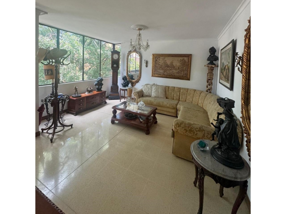 Apartamento en venta en LAURELES 2º parque, portería 24 horas — foto 2