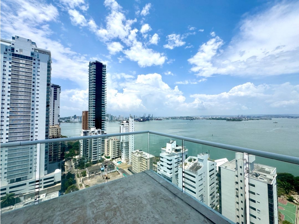 Apartamento en zona residencial con tres cuartos y vista a la Bahía