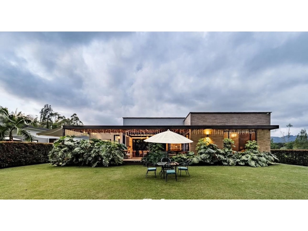 HERMOSA CASA EN LLANOGRANDE 1 NIVEL