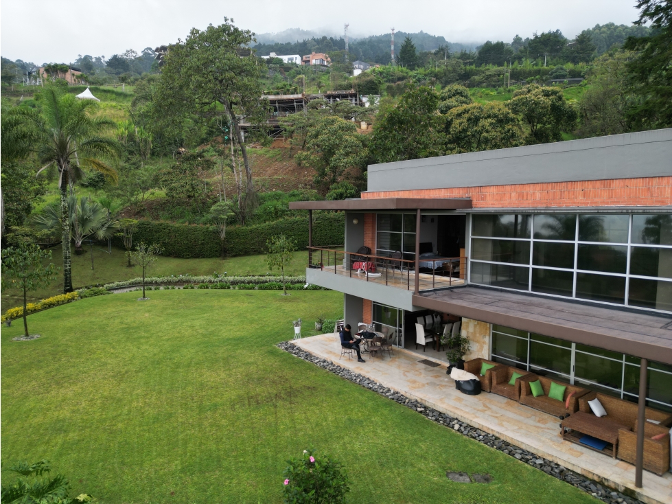 Se vende casa en el poblado sector los balsos
