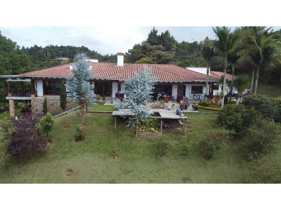 Venta de casa campestre en el alto del escobero