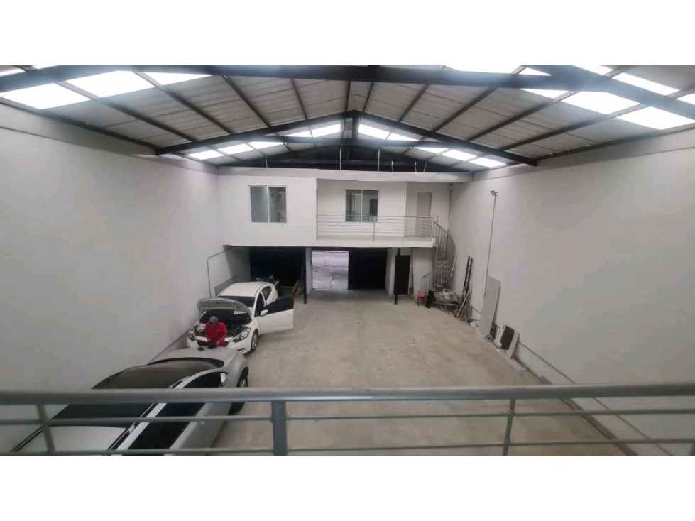 SE VENDE BODEGA AVENIDA VASQUEZ COBO XU 10020884