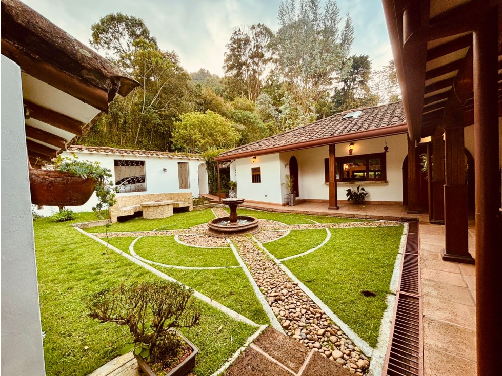 Venta de casa campestre en las Palmas con piscina