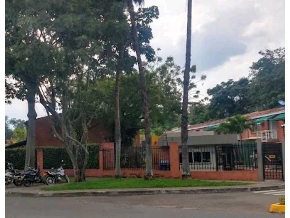 VENDO CASA EN CONDOMINIO EL INGENIO 2 NIVELES LJ 9854547