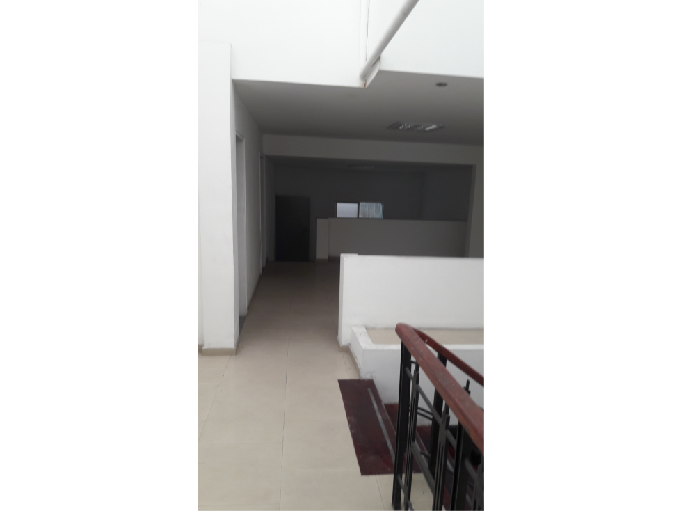 VENDO CASA COMERCIAL PARA OFICINAS O EPS EN VERSALLES CS 7211742 — foto 2