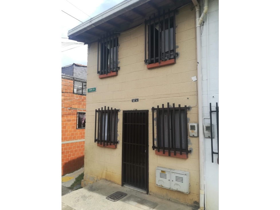 Venta Casa de 3 Pisos Barrio Barichara