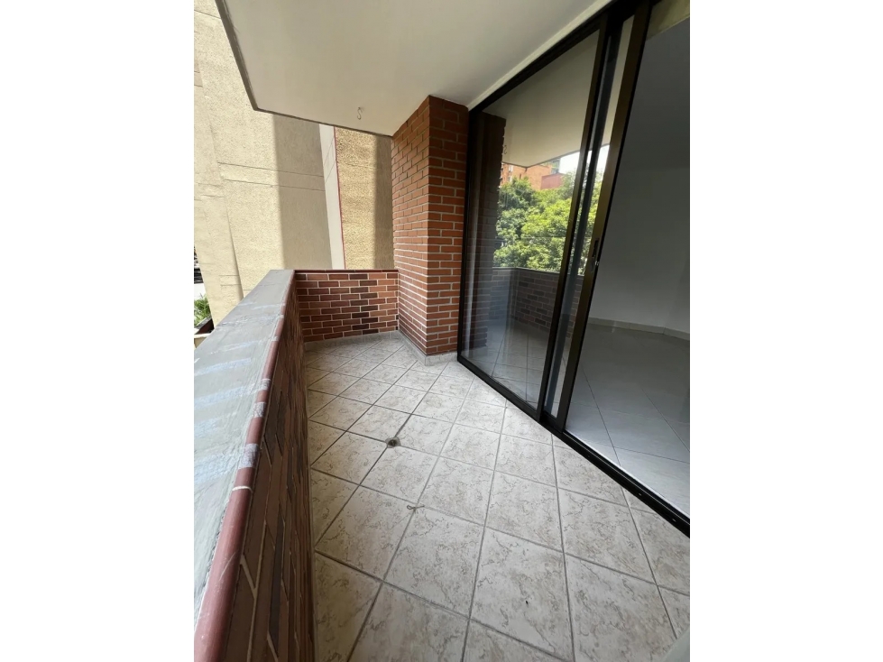 APARTAMENTO EN LAURELES SANTA TERESITA — foto 3