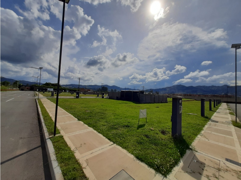 LOTES DISPONIBLES EN LA UNIDAD MAS COMPLETA DE LA CEJA