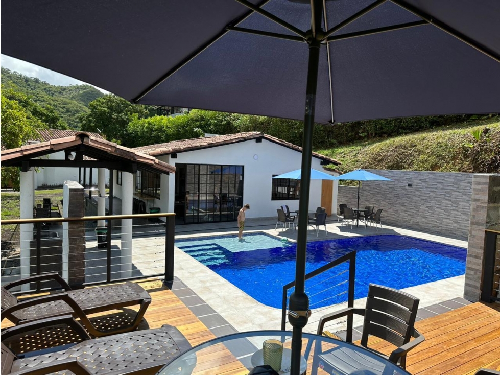 SE VENDE FINCA EN PARCELACION TOTALMENTE REMODELADA