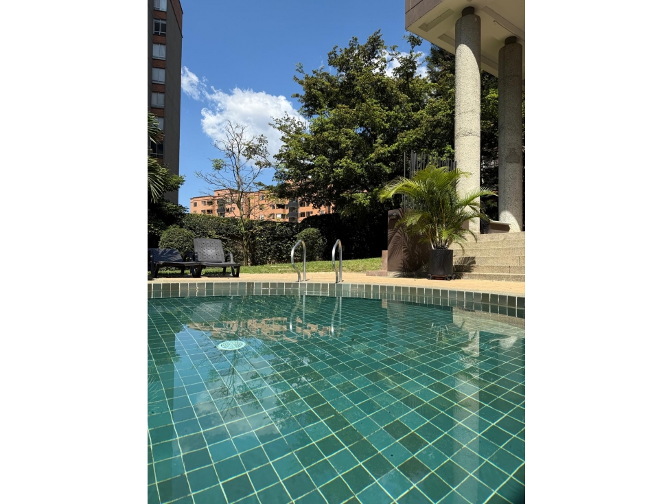 APARTAMENTO TOTALMENTE REMODELADO EN EL EXCLUSIVO CASTROPOL