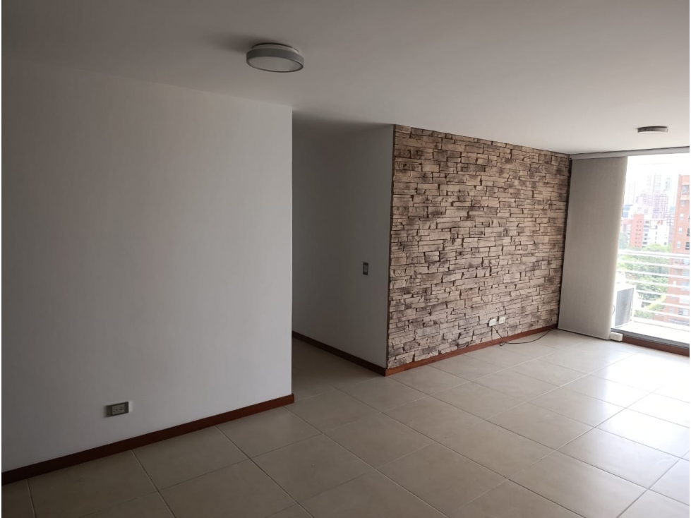 APARTAMENTO EN VENTA CASTROPOL PERFECTO PARA REMODELAR