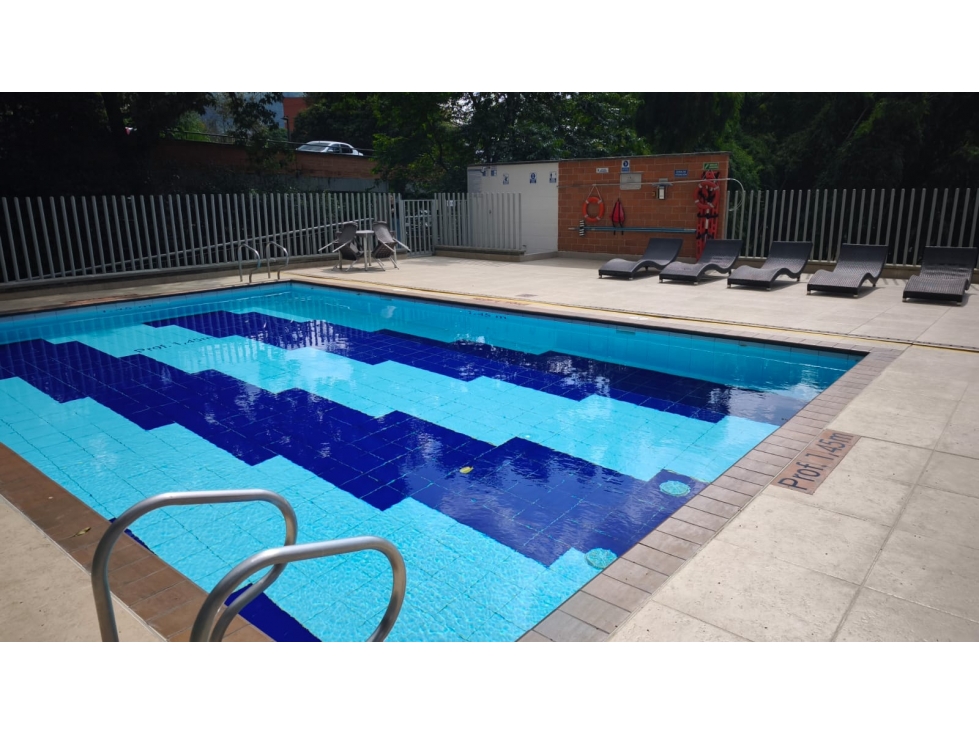 OPORTUNIDAD EN ENVIGADO - Piso Alto con Excelente Ubicación