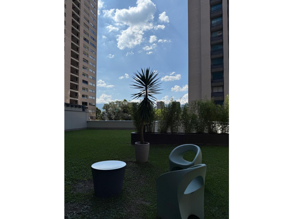APARTAMENTO TOTALMENTE REMODELADO EN EL EXCLUSIVO CASTROPOL — foto 4