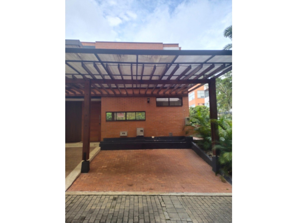 HERMOSA CASA ESQUINERA EN VENTA EN SUPER UBICACION — foto 4