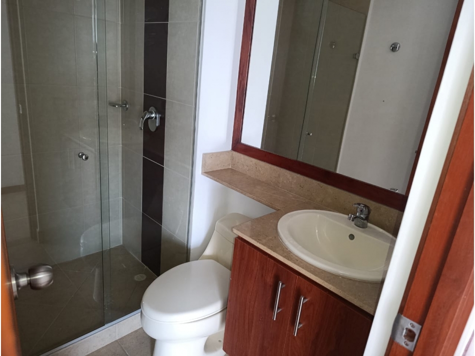 APARTAMENTO EN VENTA CASTROPOL PERFECTO PARA REMODELAR — foto 4