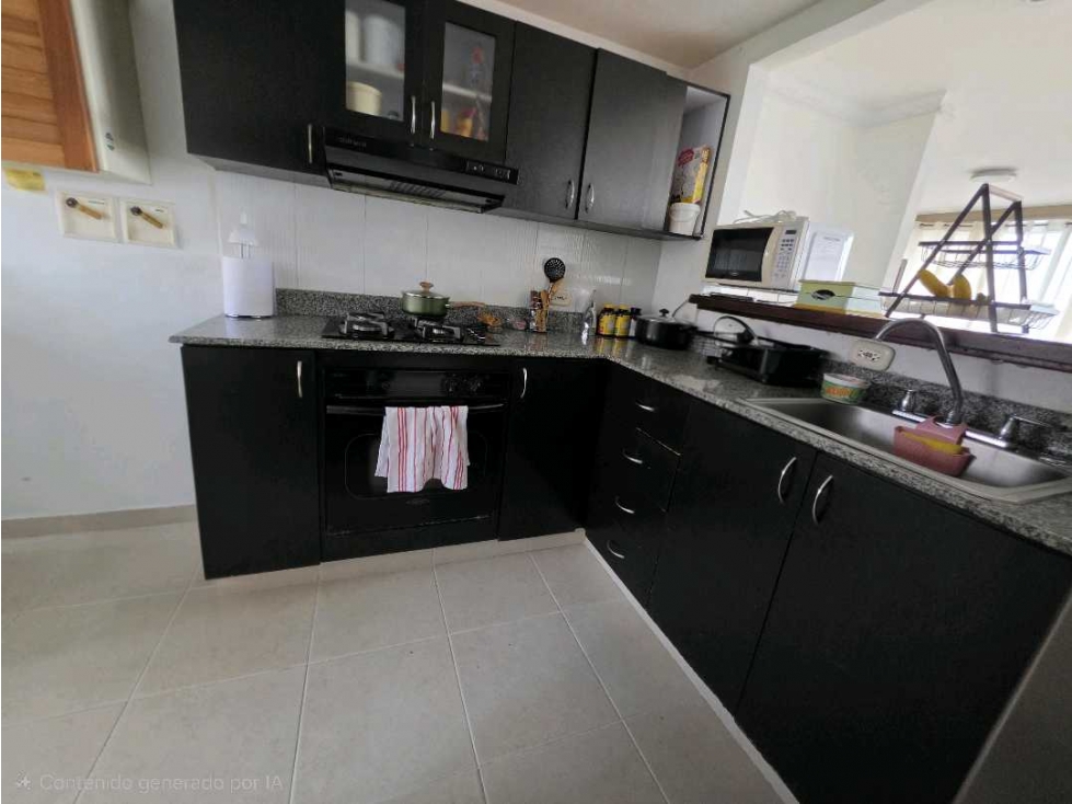 VENDO AMPLIO APARTAMENTO EN LA LOMA DE LOS BERNAL — foto 2