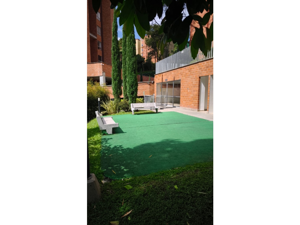 OPORTUNIDAD EN ENVIGADO - Piso Alto con Excelente Ubicación — foto 2