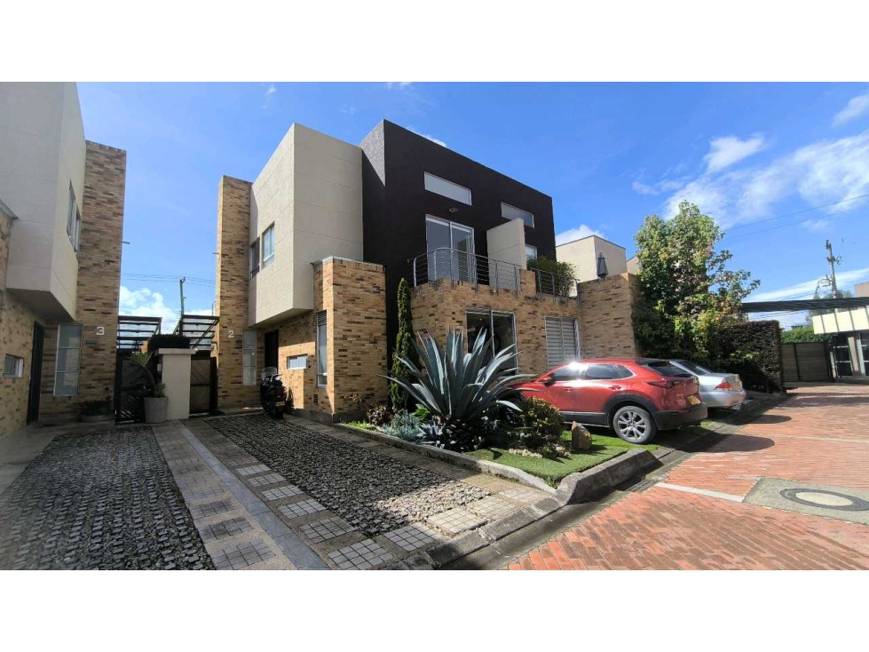 CASA EN VENTA CHIA - FONQUETA 120 M / LOTE 220 M / 4 ALCOBAS