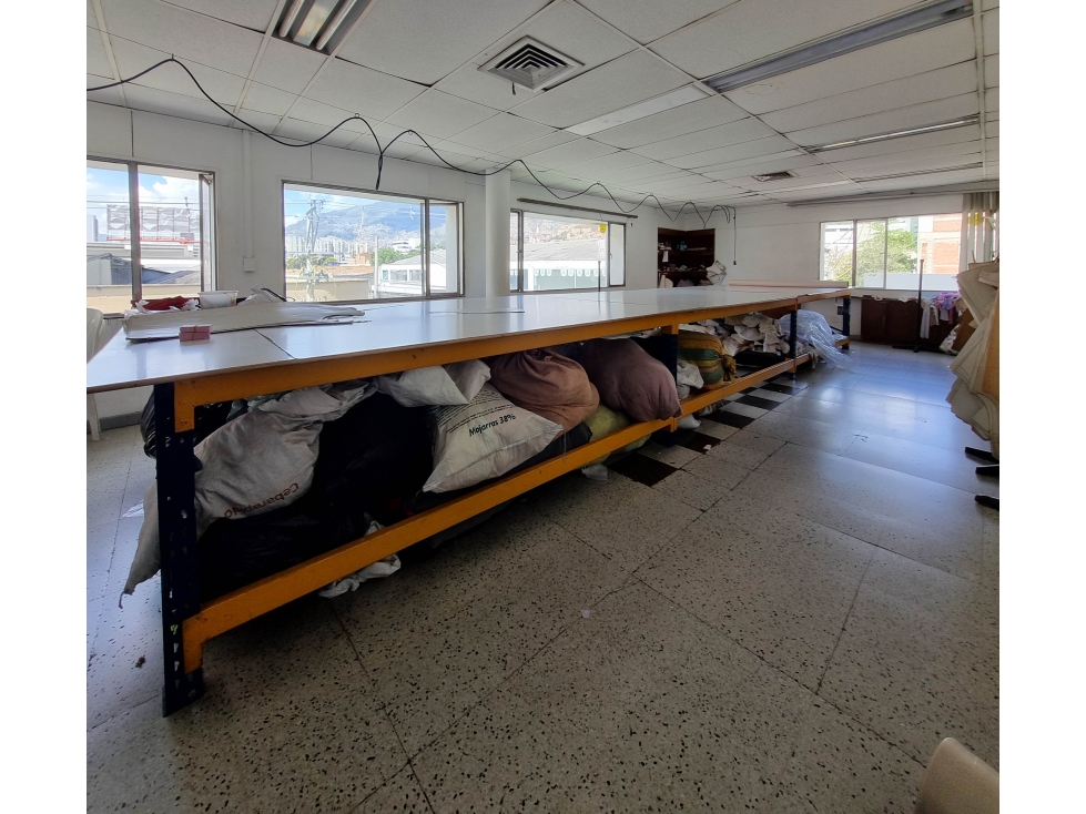 Local o Bodega Comercial cerca al metro Exposiciones