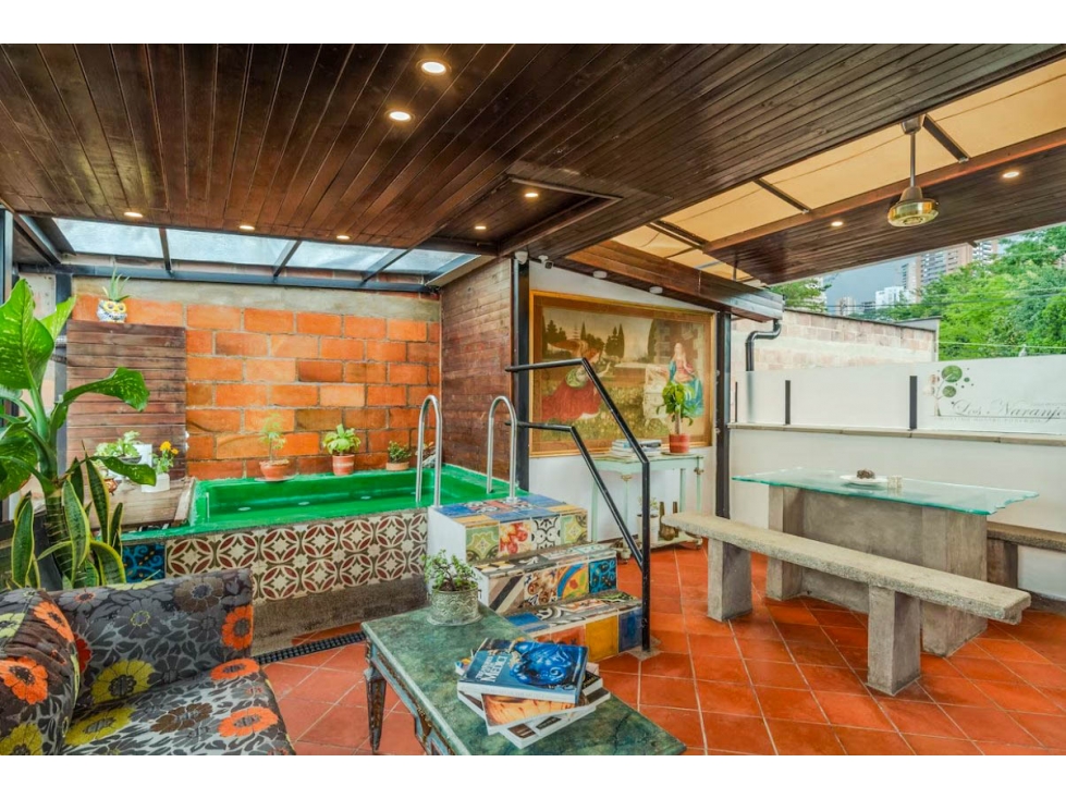 Hostal En Venta En El Poblado Sector Los Naranjos
